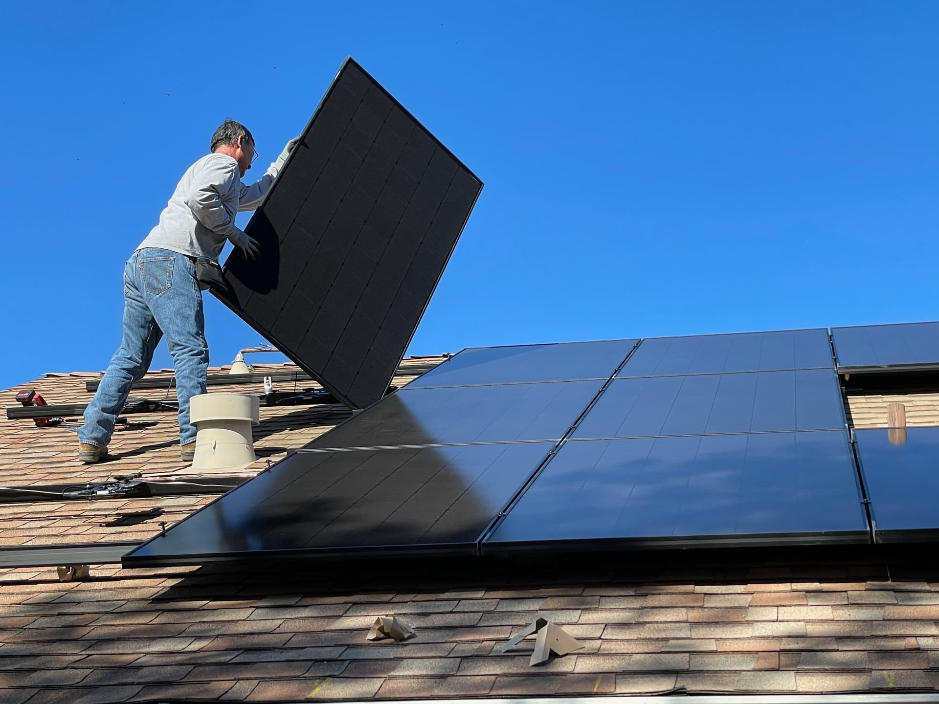 DIY Solar Panel Cleaning: A Step-by-Step Guide
