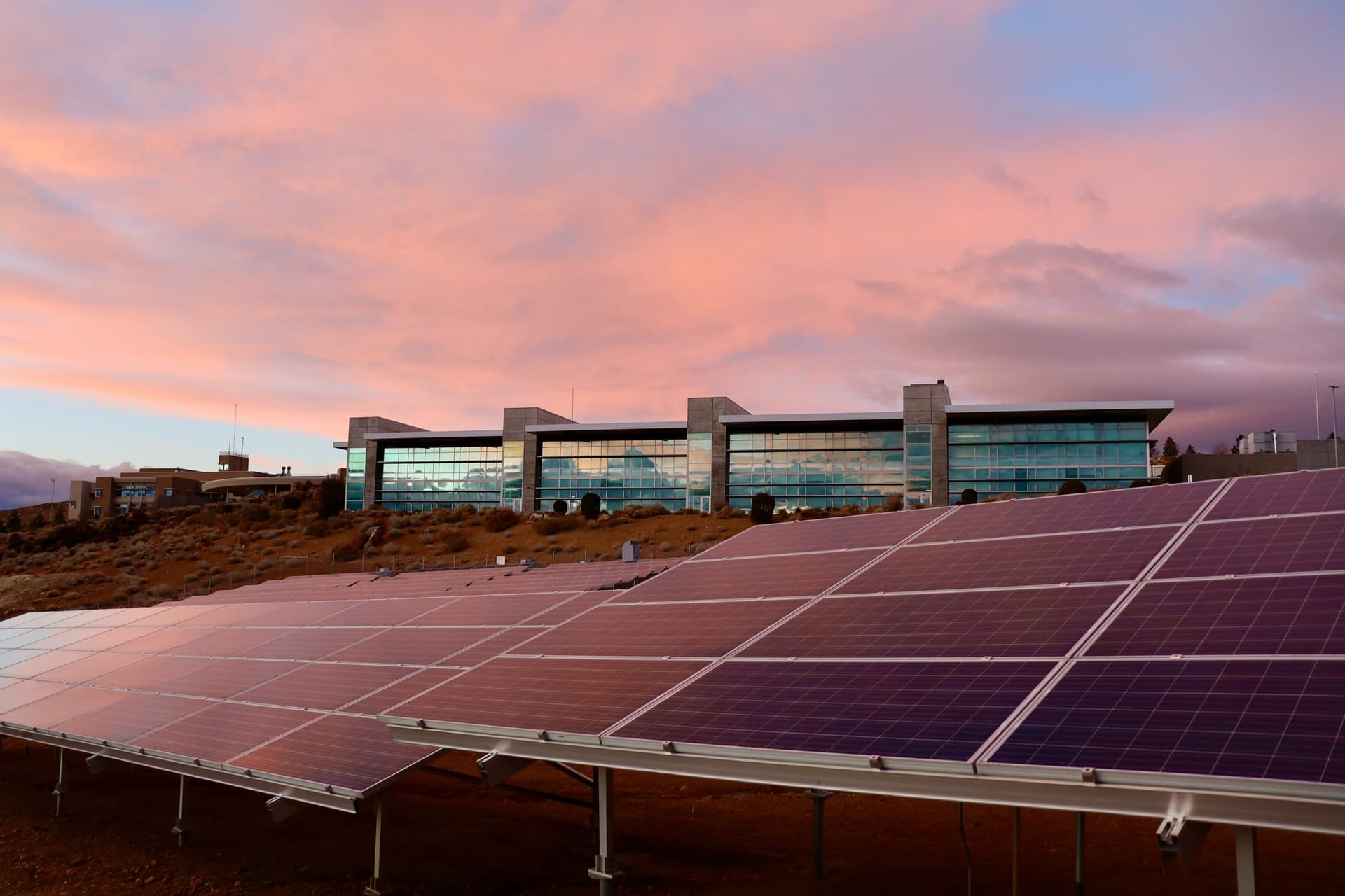 The Essential Guide to Maintaining Solar Panel Cleanliness